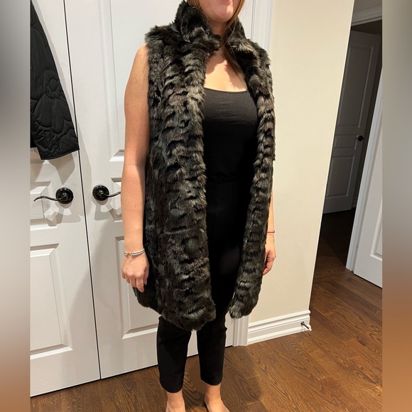 Women’s Faux Fur Vest Holt Renfrew - Picture 5 of 6